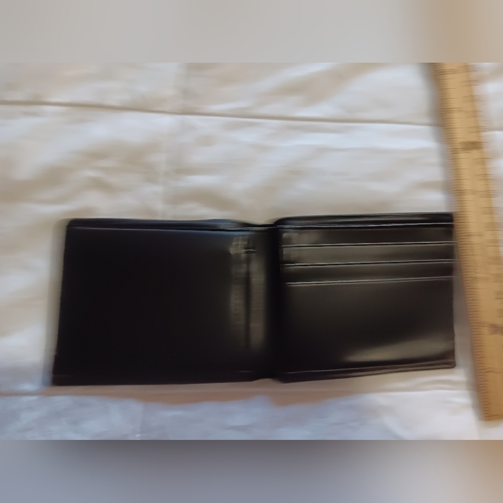 Perry Ellis Wallet - Picture 6 of 6
